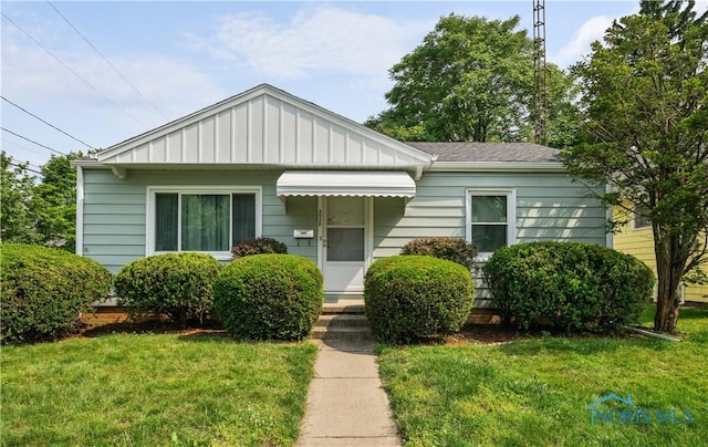 2058 Berkshire Pl, Toledo, OH 43613 - bungalow with a front lawn and board and batten siding