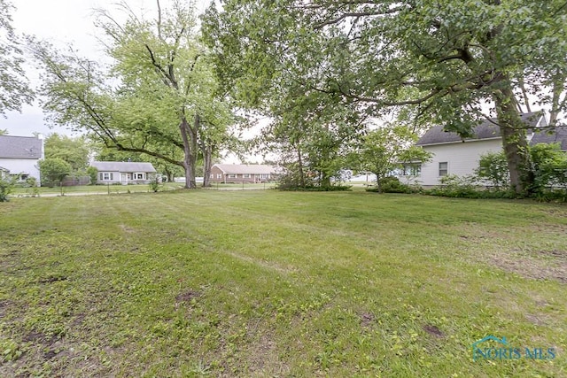 1302 Laning Rd, Toledo, OH 43615 - view of green lawn