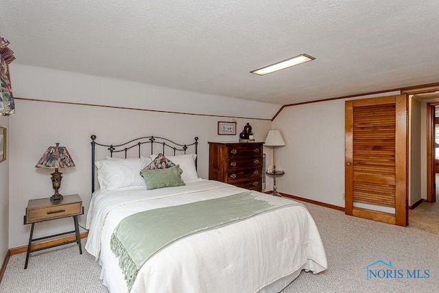 160 Wilkshire Dr, Waterville, OH 43566 - bedroom featuring carpet flooring, lofted ceiling, and a textured ceiling