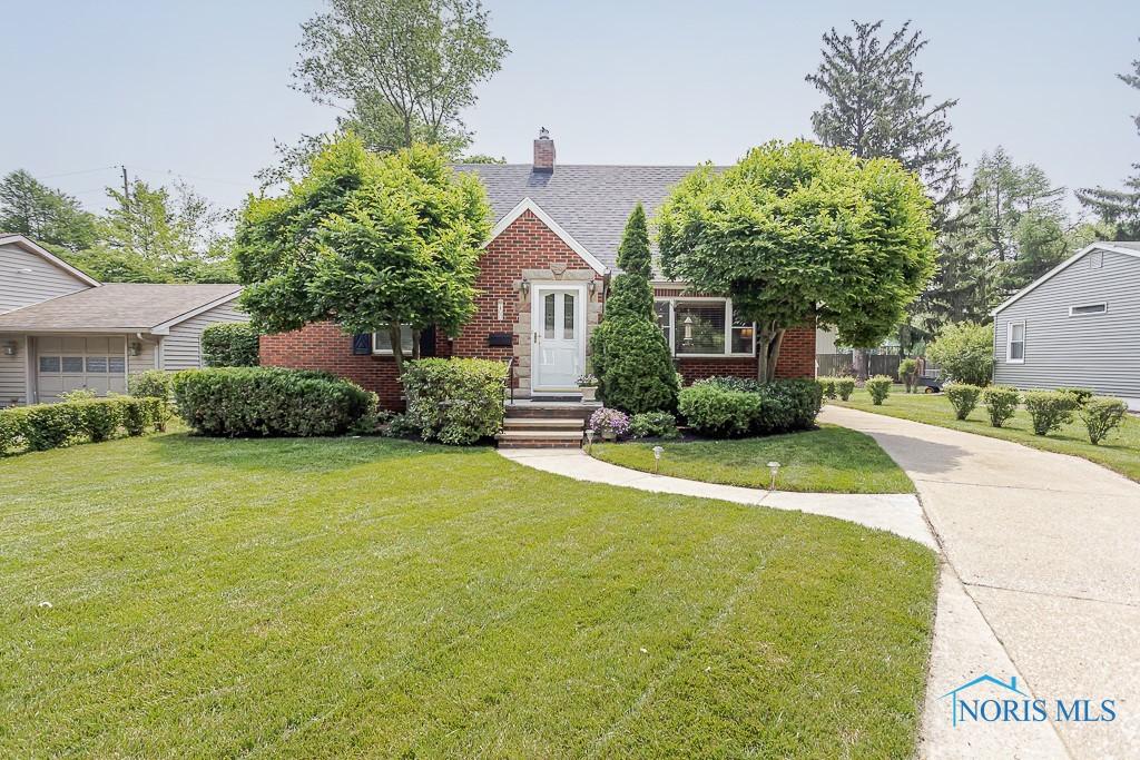 160 Wilkshire Dr, Waterville, OH 43566 - photo 1