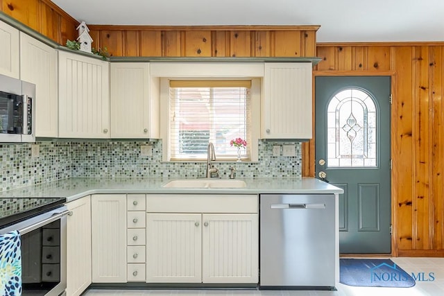 160 Wilkshire Dr, Waterville, OH 43566 - kitchen with appliances with stainless steel finishes, backsplash, and light countertops