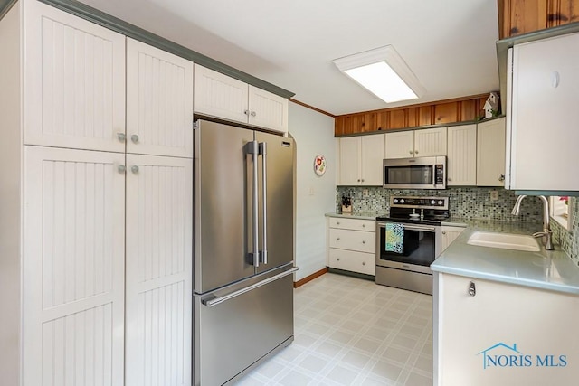 160 Wilkshire Dr, Waterville, OH 43566 - kitchen featuring appliances with stainless steel finishes, light floors, backsplash, and light countertops