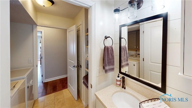 2109 Ottawa River Rd Unit 3C, Toledo, OH 43611 - bathroom with vanity and independent washer and dryer