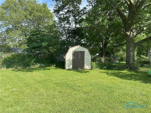 5916 E Benalex Dr, Toledo, OH 43612 - view of yard featuring a shed