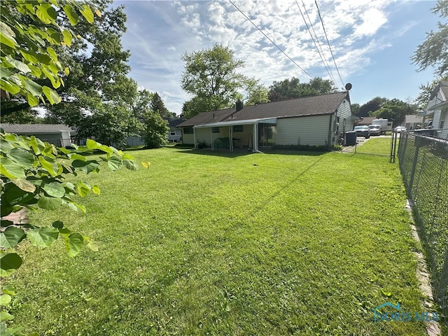 5916 E Benalex Dr, Toledo, OH 43612 - view of yard
