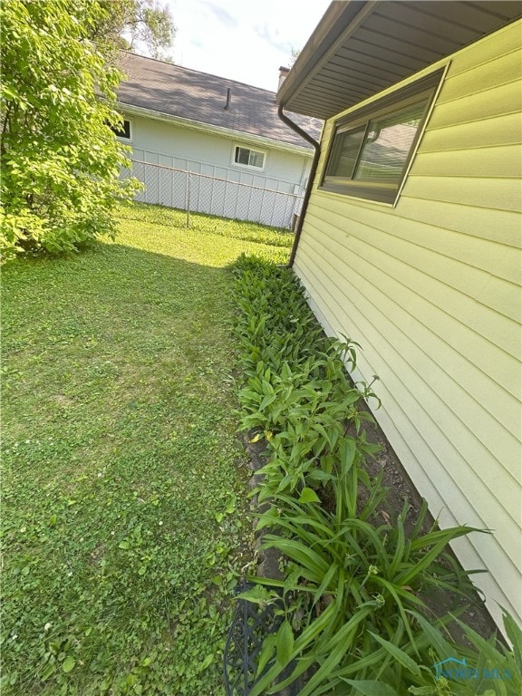 5916 E Benalex Dr, Toledo, OH 43612 - view of yard
