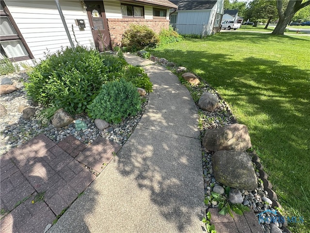 5916 E Benalex Dr, Toledo, OH 43612 - view of green lawn
