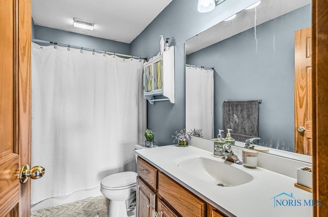 5872 Settlers Ridge Cir, Sylvania, OH 43560 - bathroom with vanity and shower / bath combo with shower curtain