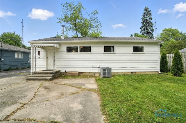 1022 Clough St, Bowling Green, OH 43402 - rear view of house featuring crawl space