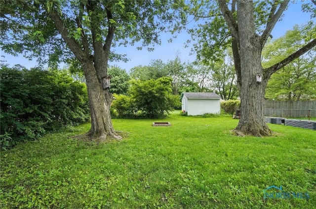 1022 Clough St, Bowling Green, OH 43402 - view of yard featuring a shed