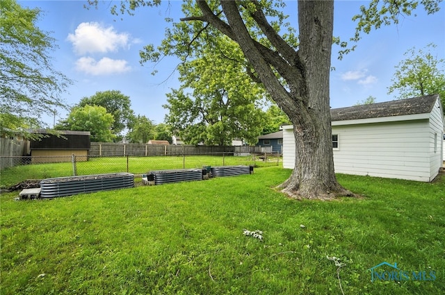 1022 Clough St, Bowling Green, OH 43402 - view of yard