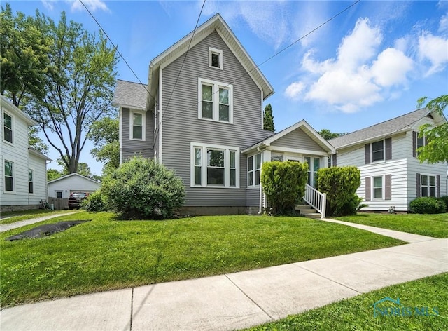 418 S Grove St, Bowling Green, OH 43402 - traditional-style house featuring a front yard