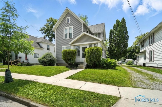 418 S Grove St, Bowling Green, OH 43402 - view of front of property featuring a front yard and entry steps
