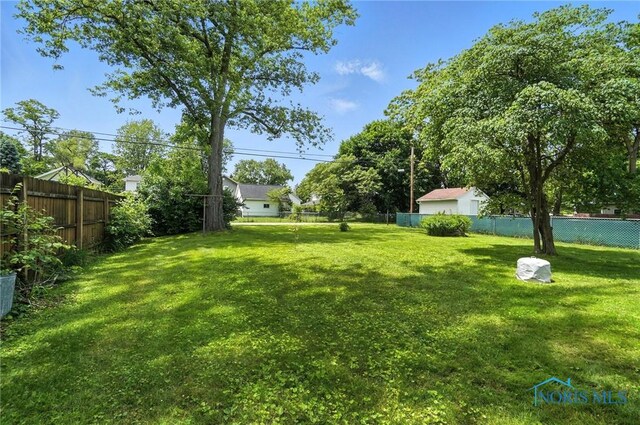 418 S Grove St, Bowling Green, OH 43402 - view of fenced backyard