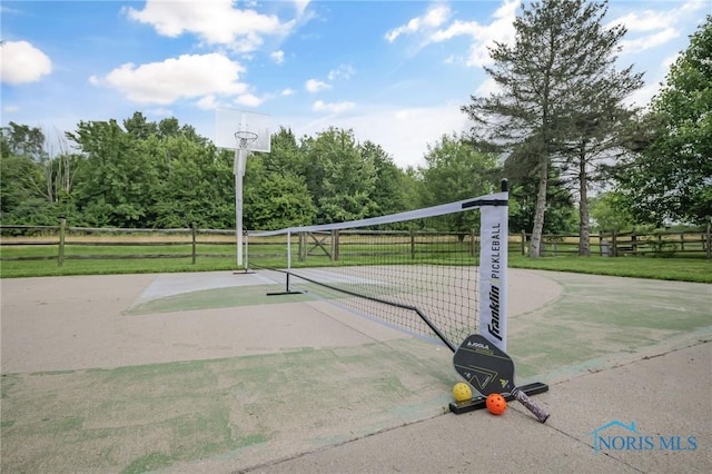 7040 Country Creek Rd, Maumee, OH 43537 - view of community with view of scattered trees