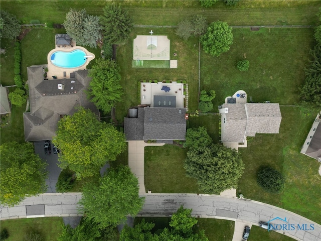 7040 Country Creek Rd, Maumee, OH 43537 - drone / aerial view of a pool area