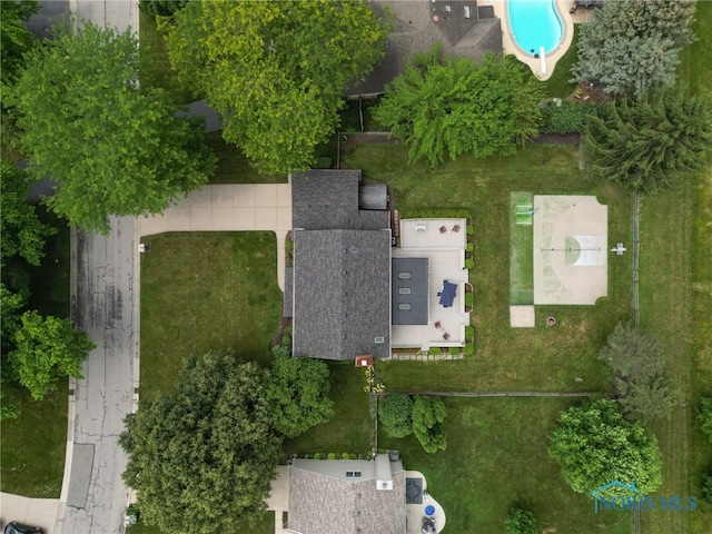 7040 Country Creek Rd, Maumee, OH 43537 - bird's eye view of a pool