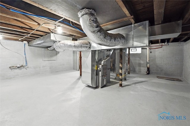 2336 Caledonia St, Toledo, OH 43605 - unfinished basement with heating unit