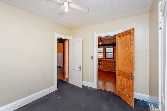 433 Islington St, Toledo, OH 43610 - unfurnished bedroom featuring carpet flooring and a ceiling fan