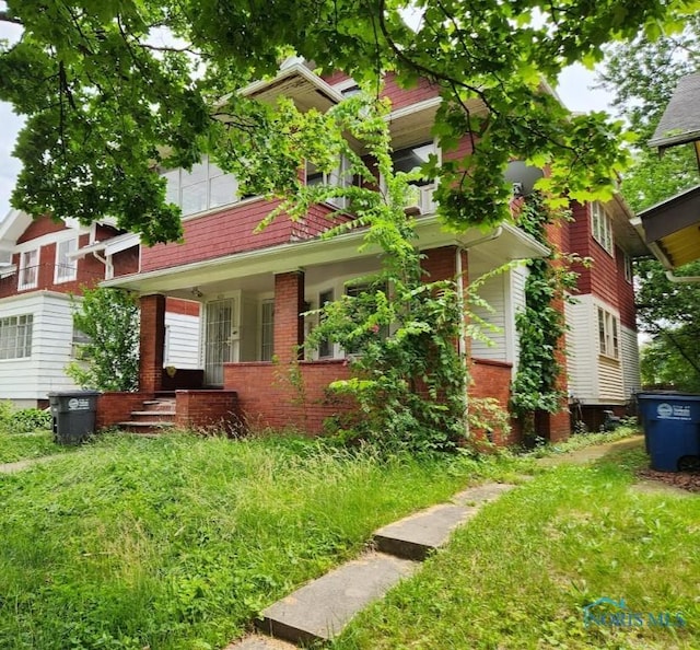 433 Islington St, Toledo, OH 43610 - view of front facade featuring brick siding and covered porch