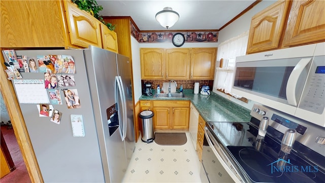 43 Longfellow Dr, Tiffin, OH 44883 - kitchen with stainless steel appliances, backsplash, and dark countertops