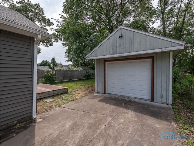 5161 Langham Dr, Sylvania, OH 43560 - detached garage with driveway