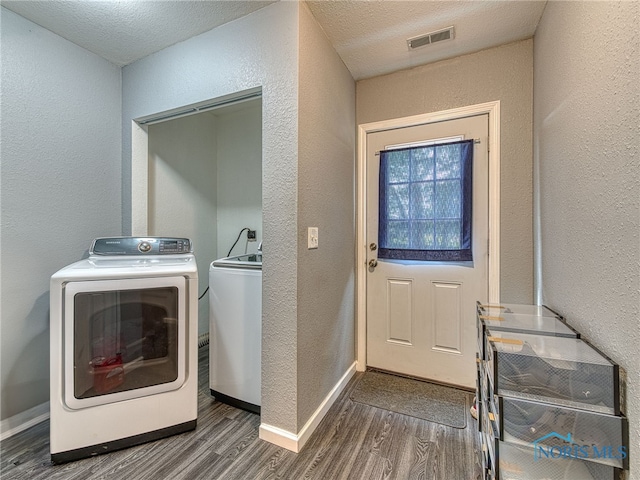 5161 Langham Dr, Sylvania, OH 43560 - laundry room with dark wood-type flooring, independent washer and dryer, a textured wall, and a textured ceiling