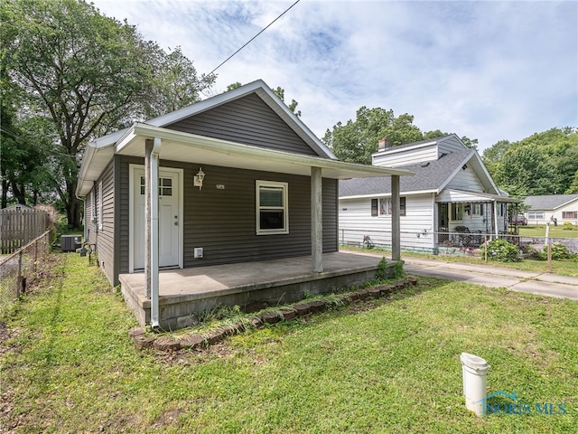 5161 Langham Dr, Sylvania, OH 43560 - view of front of property with a porch