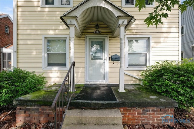 4128 Douglas Rd, Toledo, OH 43613 - doorway to property