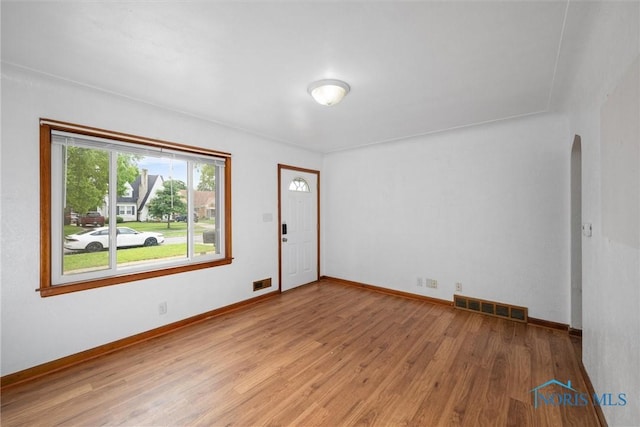 42 California Blvd, Toledo, OH 43612 - unfurnished room featuring arched walkways and light wood-type flooring