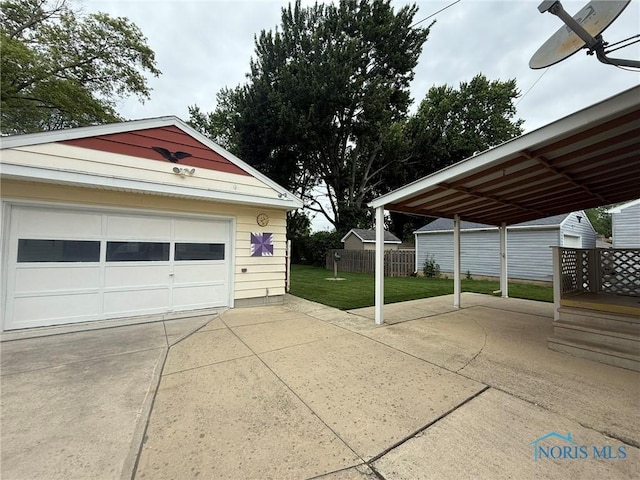 1007 Leonard Ct, Fostoria, OH 44830 - garage featuring concrete driveway