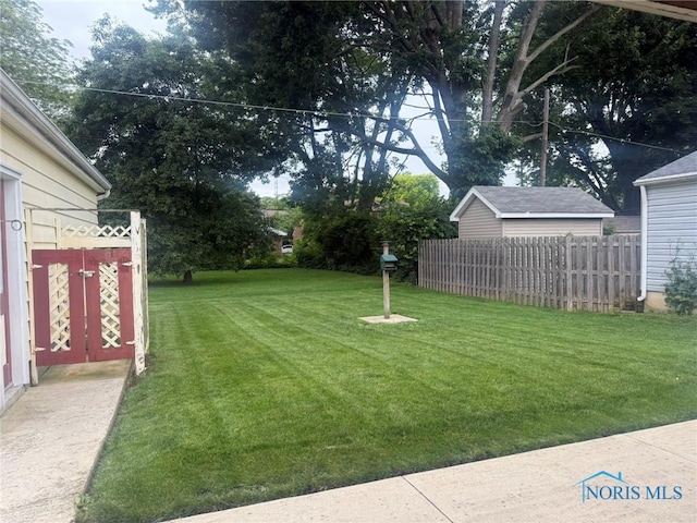 1007 Leonard Ct, Fostoria, OH 44830 - view of yard
