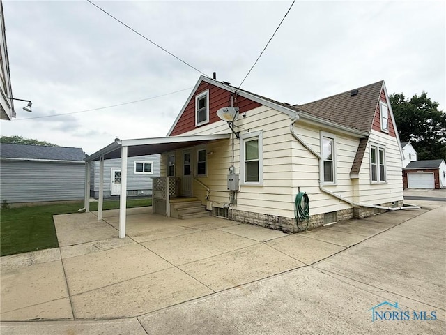 1007 Leonard Ct, Fostoria, OH 44830 - rear view of house featuring a shingled roof