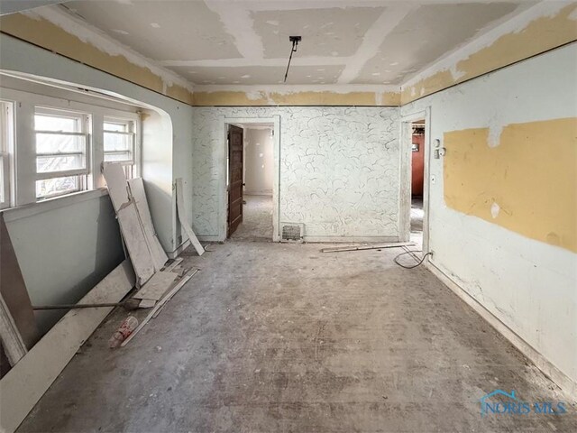 1534 Indiana Ave, Toledo, OH 43607 - spare room featuring arched walkways