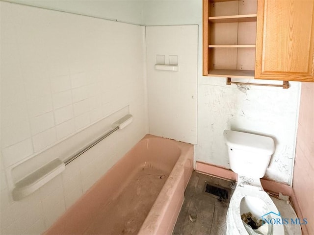 1534 Indiana Ave, Toledo, OH 43607 - bathroom with a tub and toilet