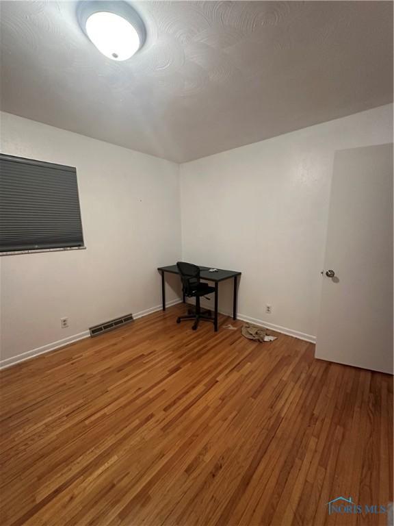 4409 Merry Ln, Toledo, OH 43615 - empty room featuring light wood-style floors and baseboards