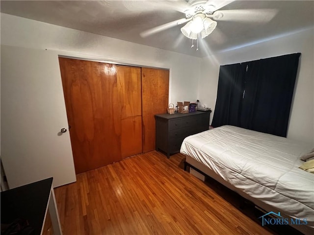 4409 Merry Ln, Toledo, OH 43615 - bedroom featuring light wood-type flooring, a closet, and ceiling fan