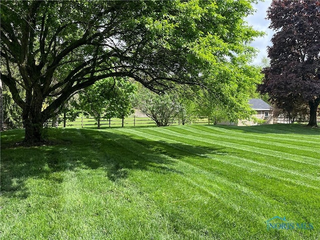 7106 Country Creek Rd, Maumee, OH 43537 - view of green lawn