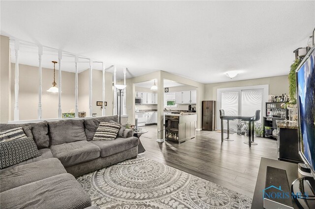 616 Normandie Blvd, Bowling Green, OH 43402 - living room featuring wood finished floors