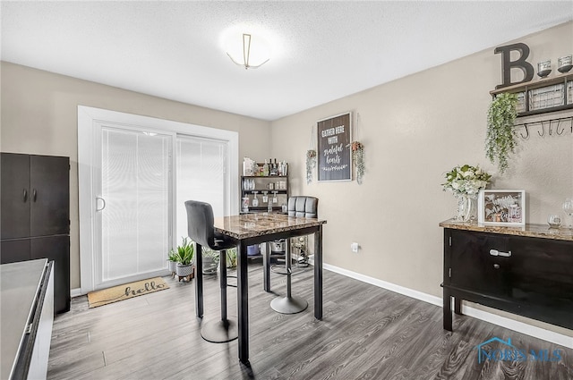 616 Normandie Blvd, Bowling Green, OH 43402 - dining space with wood finished floors, a textured ceiling, and a desk