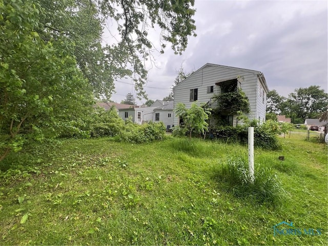 2017 Newport Ave, Toledo, OH 43613 - view of yard