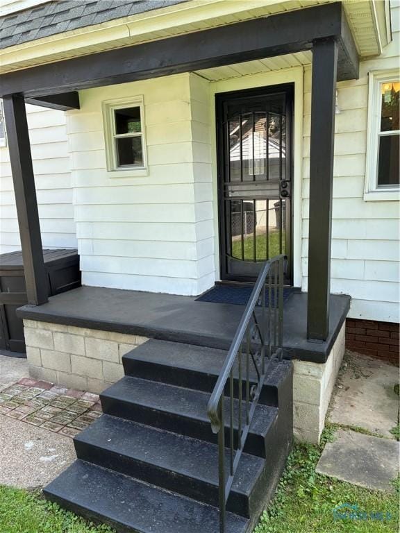 4033 Eastway St, Toledo, OH 43612 - entrance to property with a shingled roof