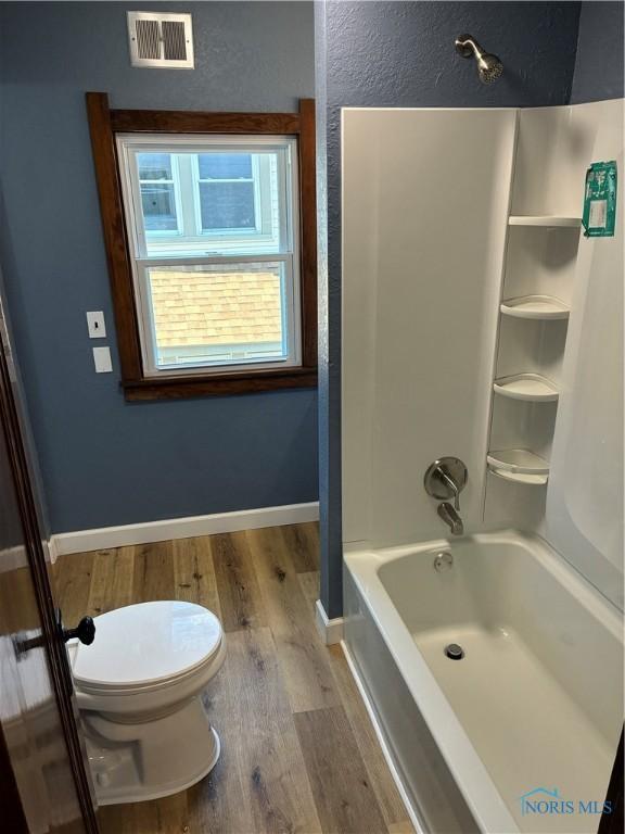 4033 Eastway St, Toledo, OH 43612 - bathroom featuring wood finished floors and shower / tub combination