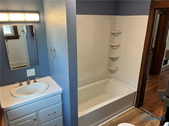4033 Eastway St, Toledo, OH 43612 - bathroom featuring wood finished floors, vanity, a textured wall, and shower / bathtub combination
