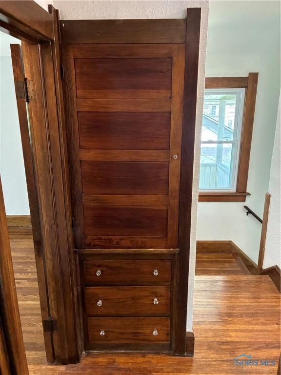 4033 Eastway St, Toledo, OH 43612 - detailed view of wood finished floors