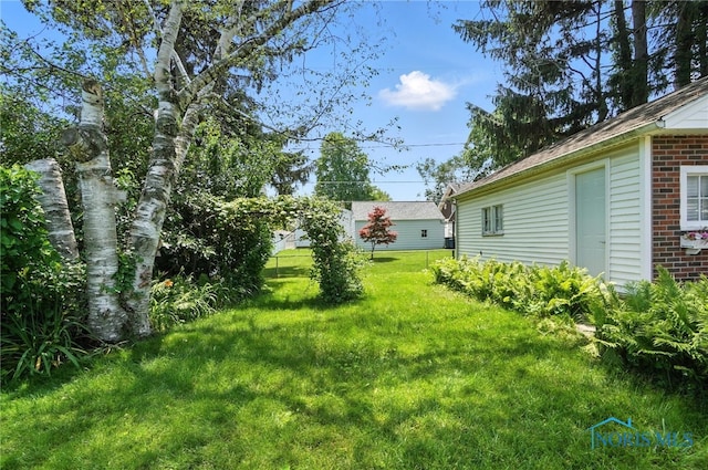 2632 117th St, Toledo, OH 43611 - view of grassy yard