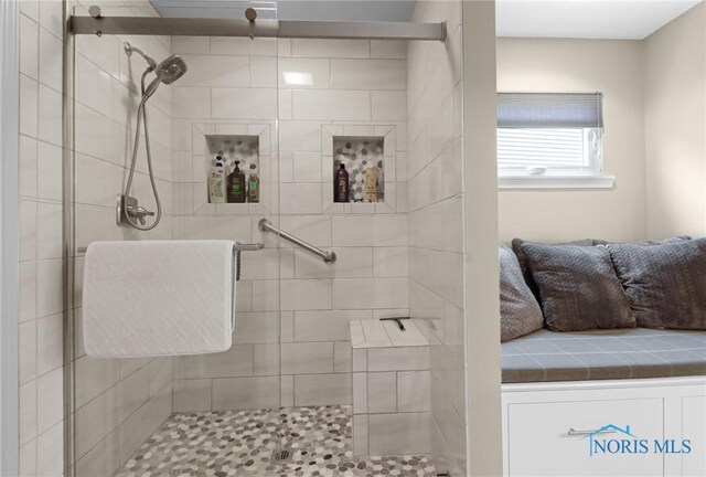 4825 Sylvan Prairie Ct, Sylvania, OH 43560 - bathroom with a tile shower