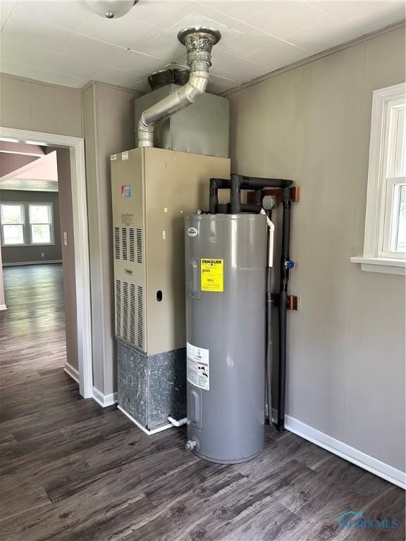 101 S Madison St, Antwerp, OH 45813 - utility room with electric water heater