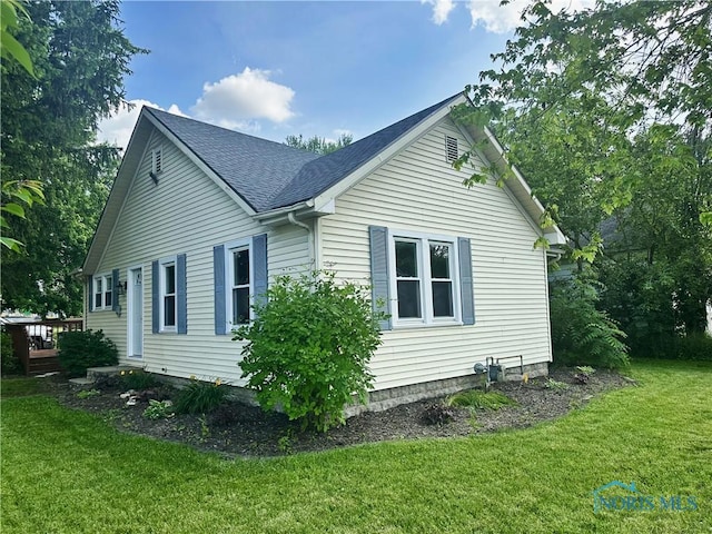 101 S Madison St, Antwerp, OH 45813 - view of side of property featuring a lawn and roof with shingles