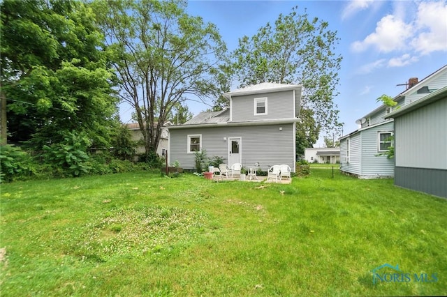 407 Washington St, Findlay, OH 45840 - rear view of property with a lawn